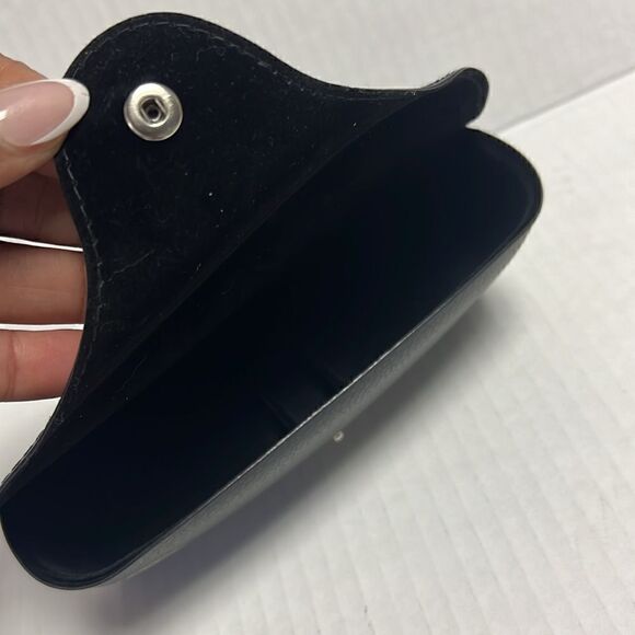 Ray Barn Black Sunglasses Case and Cleaning Cloth - Picture 9 of 11